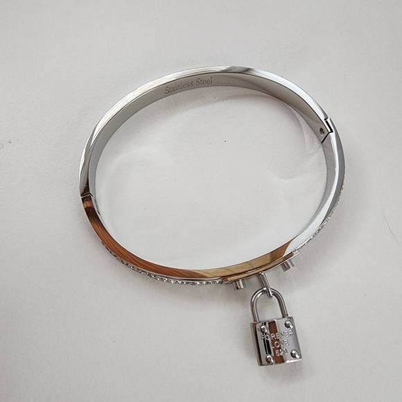 NWT FOREVER LOVE Silver Metal Lock Charm Stainless Steel Evening Bracelet - Picture 2 of 9